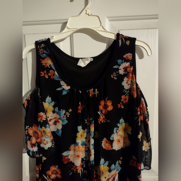 Cold shoulder blouse - Picture 2 of 4